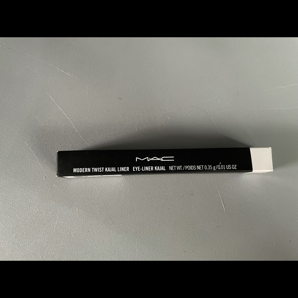 MAC modern twist Kajal eyeliner in polar ice